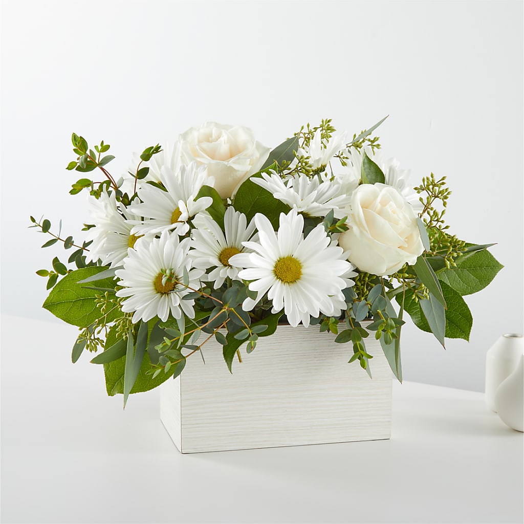 Fresh Linen Box Bouquet – Greenwich Blooms Florist Inc, Greenwich CT