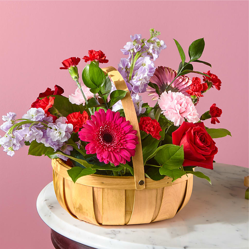 Pink Picnic Basket – Greenwich Blooms Florist Inc, Greenwich CT