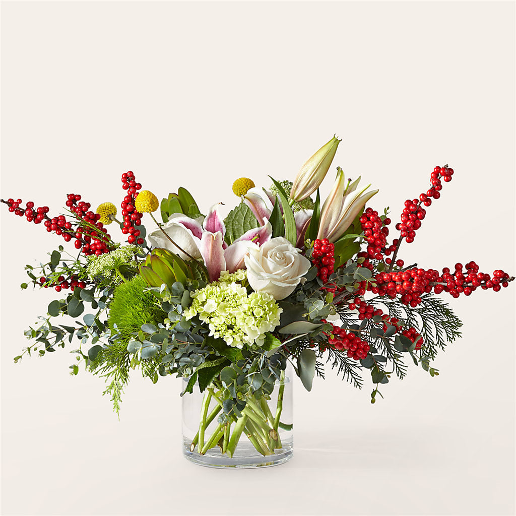 Berry & Bright Bouquet – Greenwich Blooms Florist Inc, Greenwich CT
