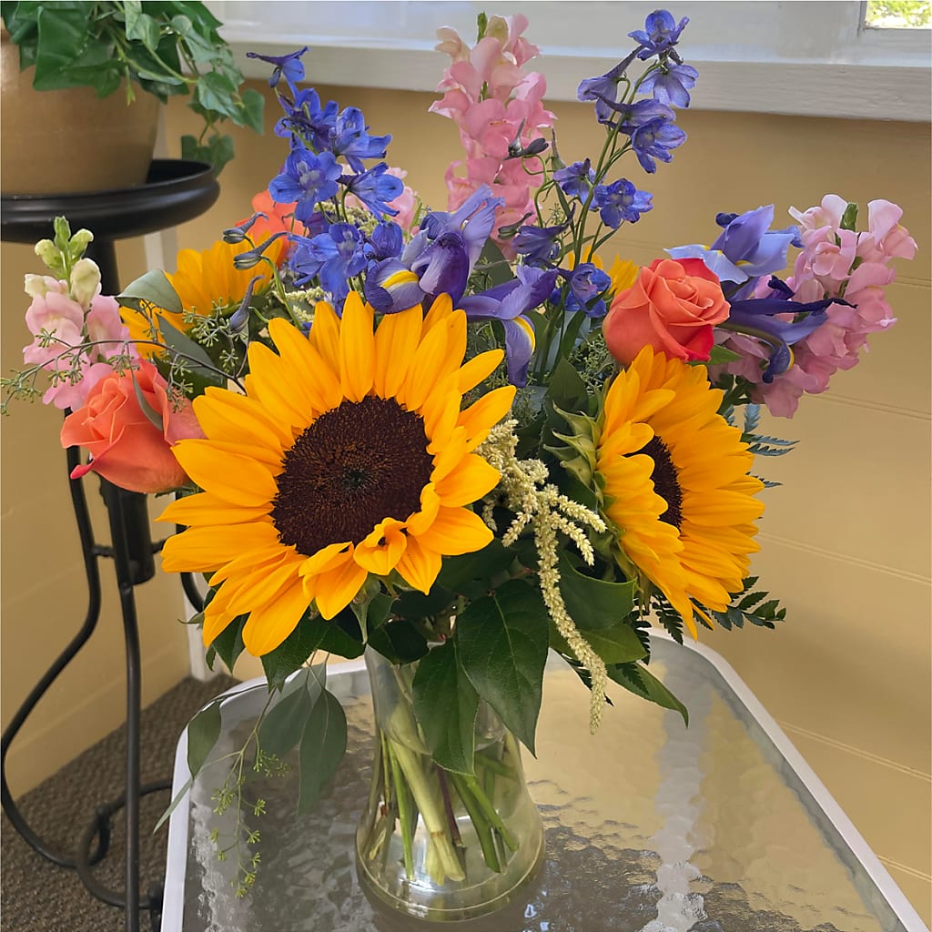 Rays of Life Bouquet –  Greenwich Blooms Florist Inc, Greenwich CT