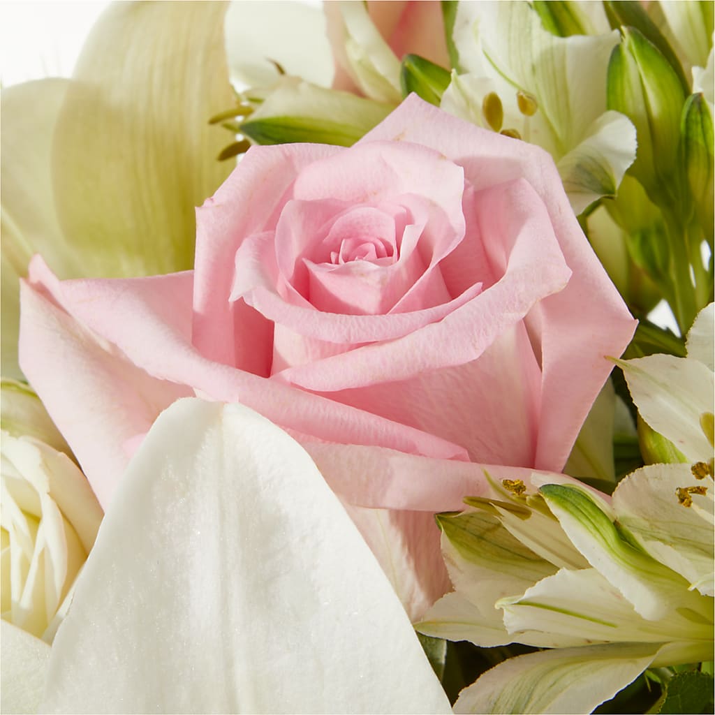 Kindhearted Bouquet –  Greenwich Blooms Florist Inc, Greenwich CT