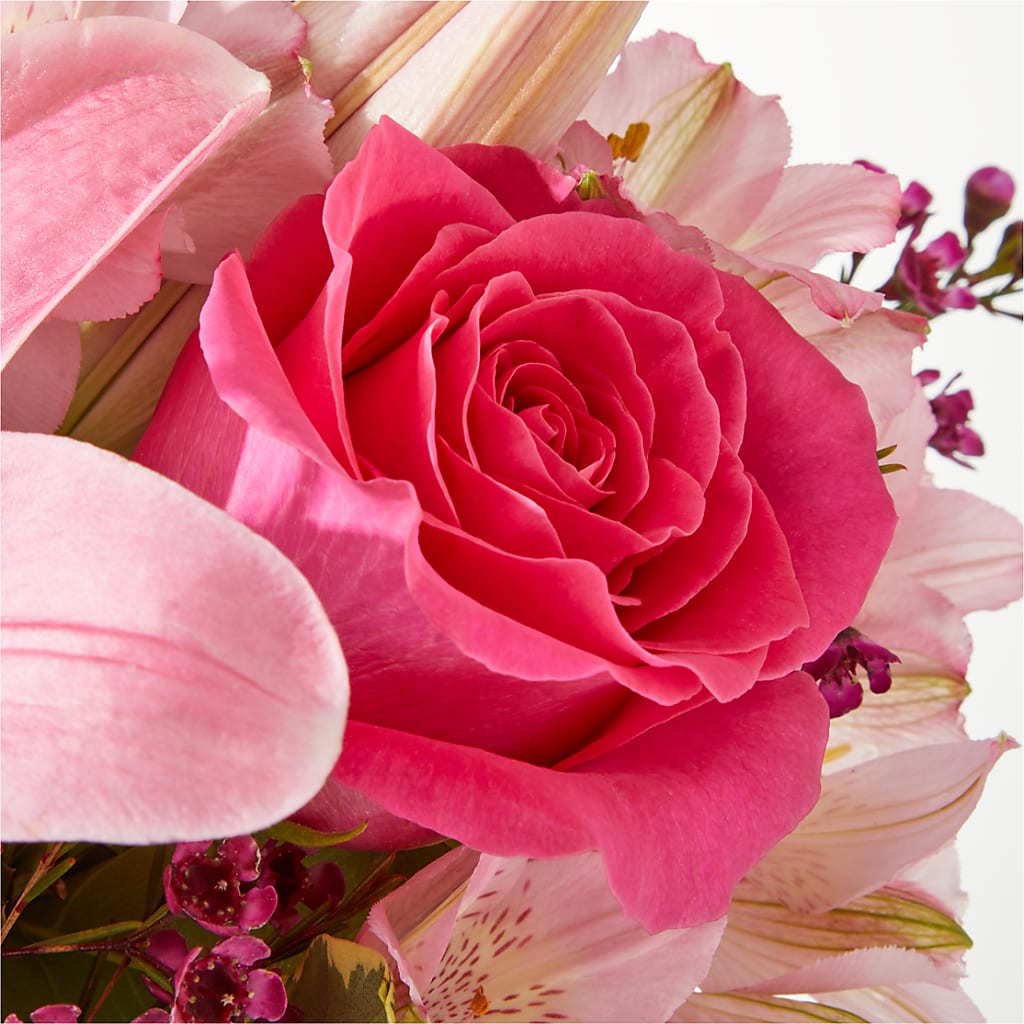 Lucky in Love Bouquet –  Greenwich Blooms Florist Inc, Greenwich CT
