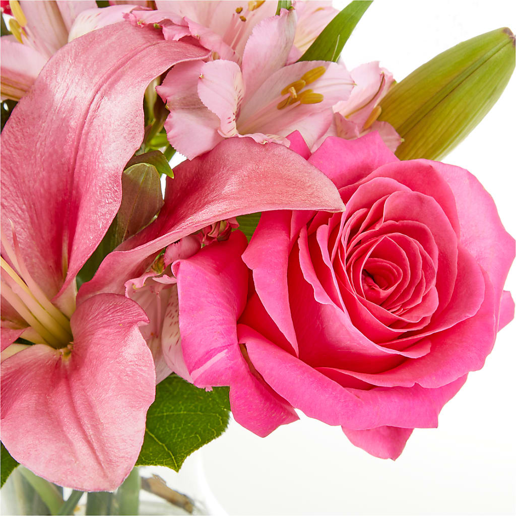 Lots of Love Bouquet –  Greenwich Blooms Florist Inc, Greenwich CT